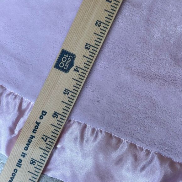 UGG Plush Satin-Lined Baby Blanket in Pink Super Soft 35” x 48” - Picture 10 of 11